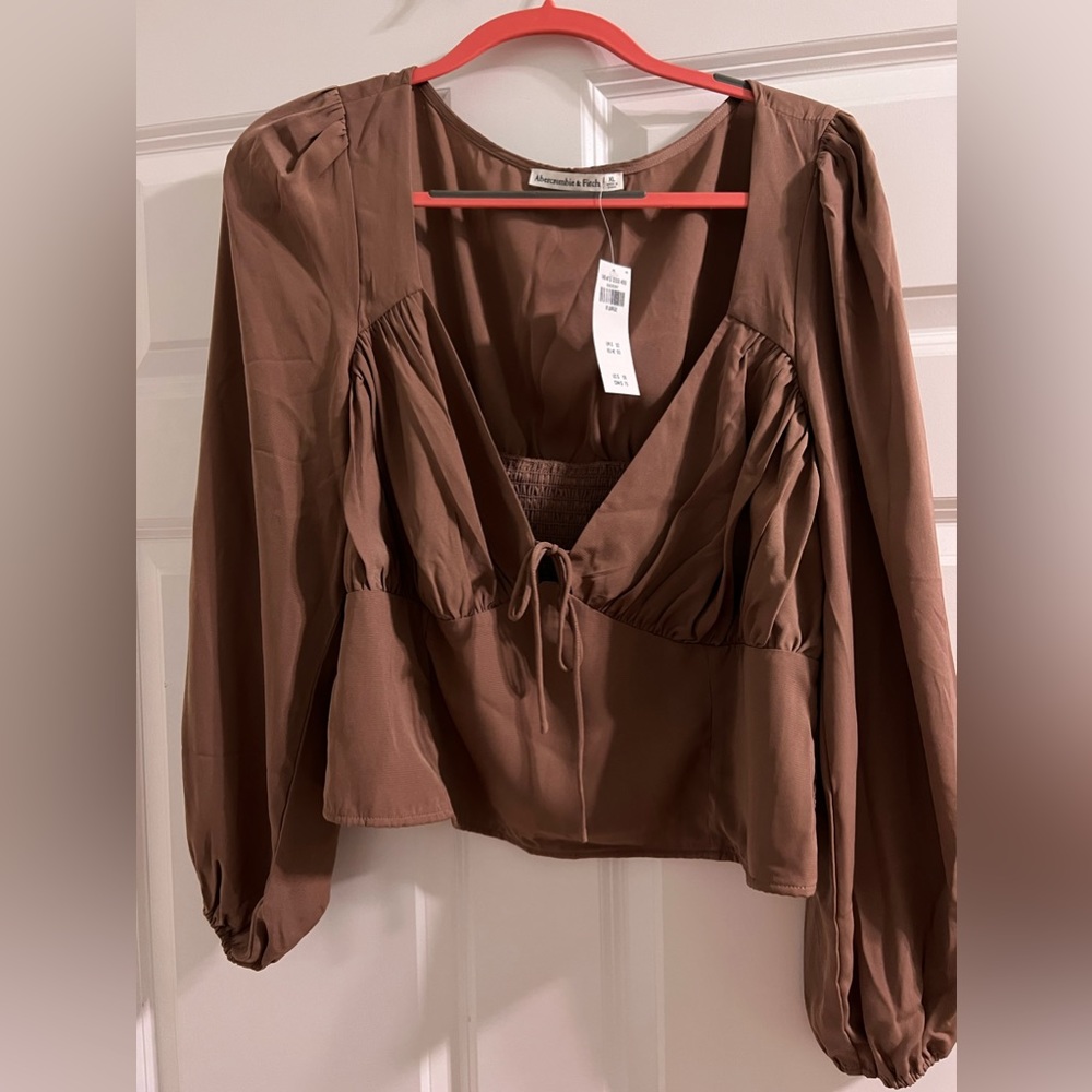 Abercrombie crop going out top